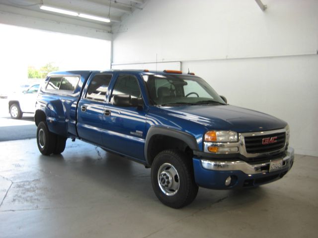 2003 GMC Sierra 3500 AWD Crew Cab Short Box