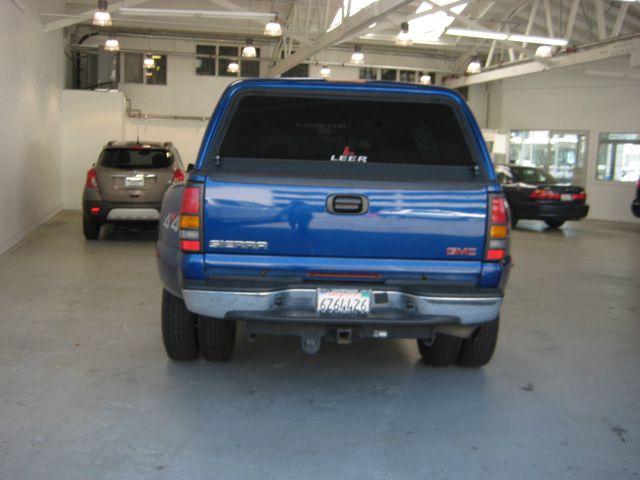 2003 GMC Sierra 3500 AWD Crew Cab Short Box