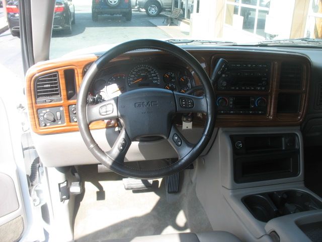 2003 GMC Sierra 3500 2006 Mercury Premier