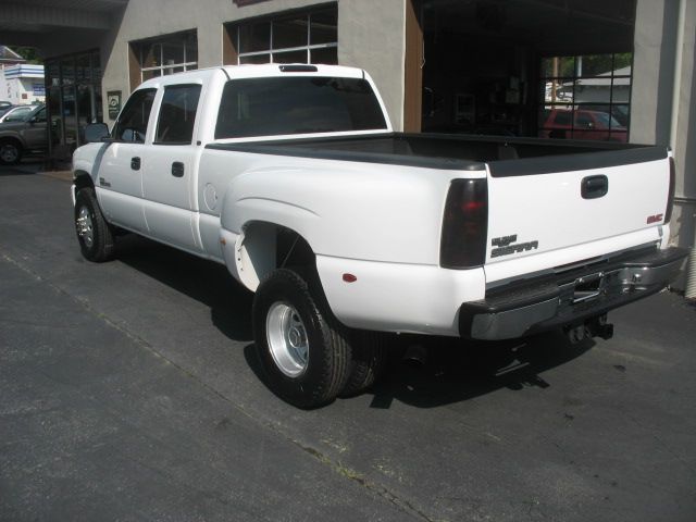 2003 GMC Sierra 3500 2006 Mercury Premier