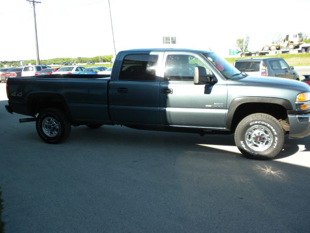 2006 GMC Sierra 3500 Wagon SE