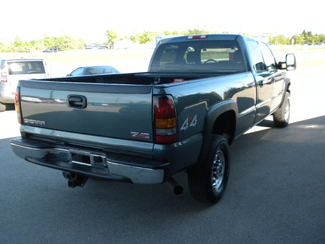 2006 GMC Sierra 3500 Wagon SE