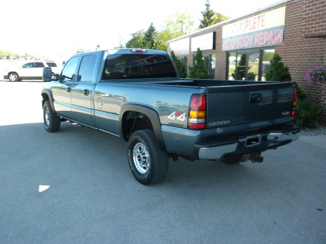 2006 GMC Sierra 3500 Wagon SE