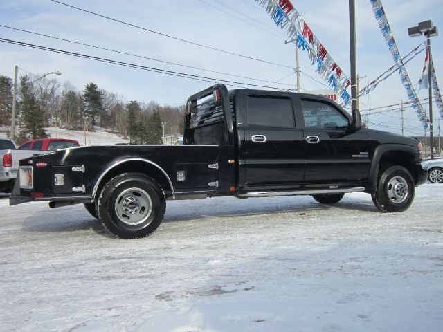 2006 GMC Sierra 3500 With 6 Disc Changerdvd System