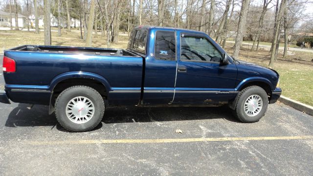 1998 GMC Sonoma 4dr Sdn 3.7L FWD Sedan