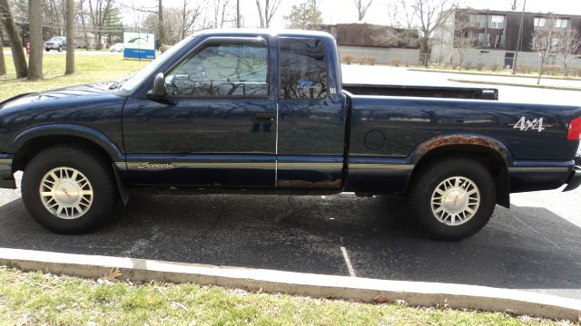 1998 GMC Sonoma 4dr Sdn 3.7L FWD Sedan