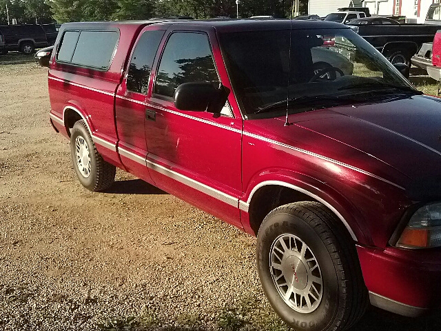 1998 GMC Sonoma 4dr Sdn 3.7L FWD Sedan