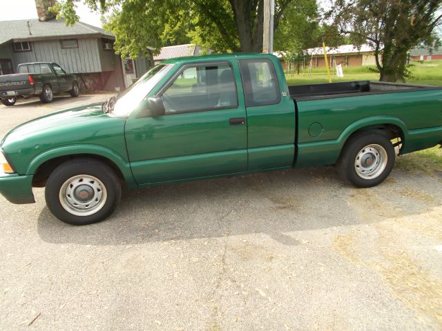 1999 GMC Sonoma 2WD Reg Cab 133 Work Truck