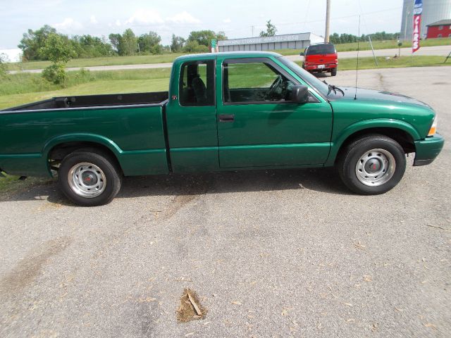 1999 GMC Sonoma 2WD Reg Cab 133 Work Truck