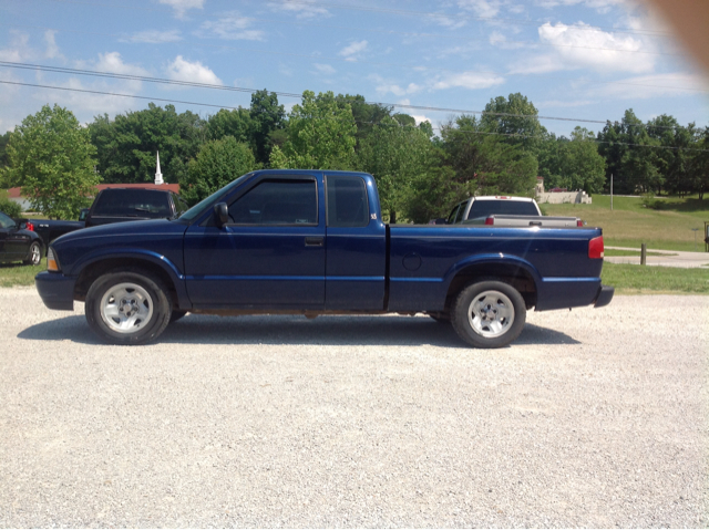 2000 GMC Sonoma 2WD Reg Cab 133 Work Truck