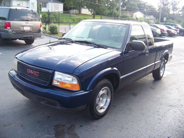 2000 GMC Sonoma 2WD Reg Cab 133 Work Truck