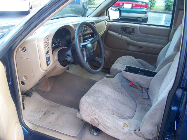 2000 GMC Sonoma 2WD Reg Cab 133 Work Truck