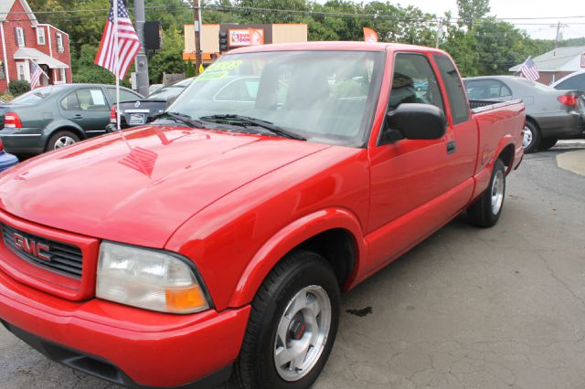 2000 GMC Sonoma 2WD Reg Cab 133 Work Truck