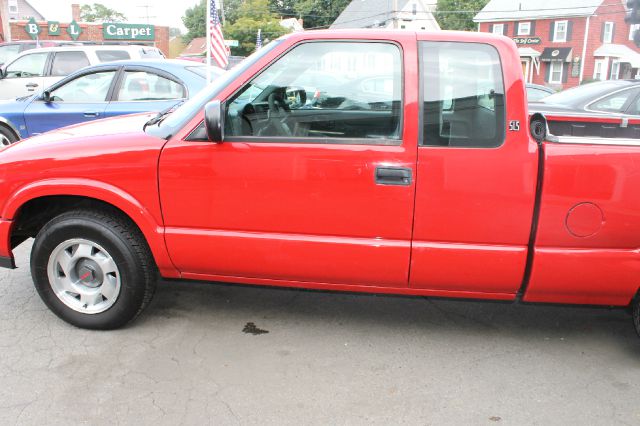 2000 GMC Sonoma 2WD Reg Cab 133 Work Truck