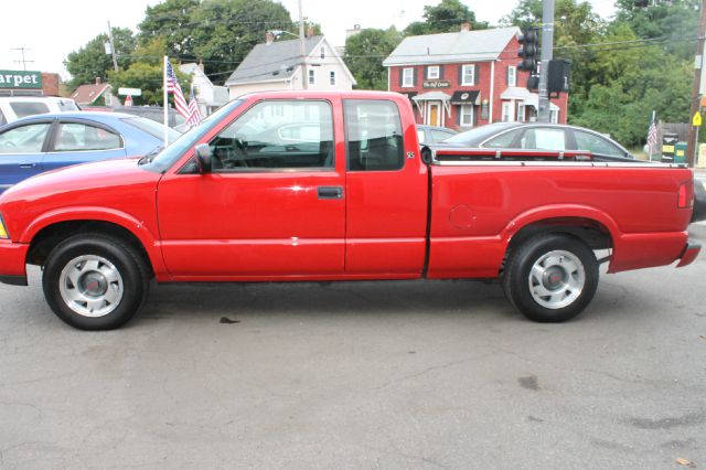 2000 GMC Sonoma 2WD Reg Cab 133 Work Truck