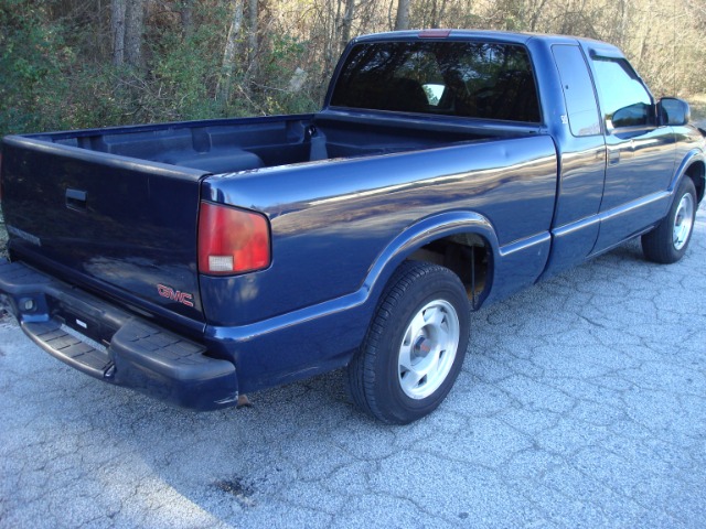 2000 GMC Sonoma 2WD Reg Cab 133 Work Truck