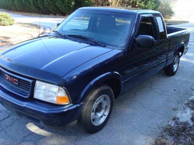 2000 GMC Sonoma 2WD Reg Cab 133 Work Truck