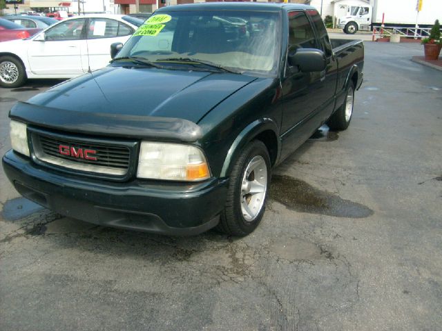 2001 GMC Sonoma 2WD Reg Cab 133 Work Truck