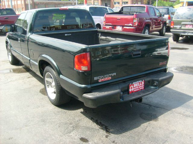 2001 GMC Sonoma 2WD Reg Cab 133 Work Truck