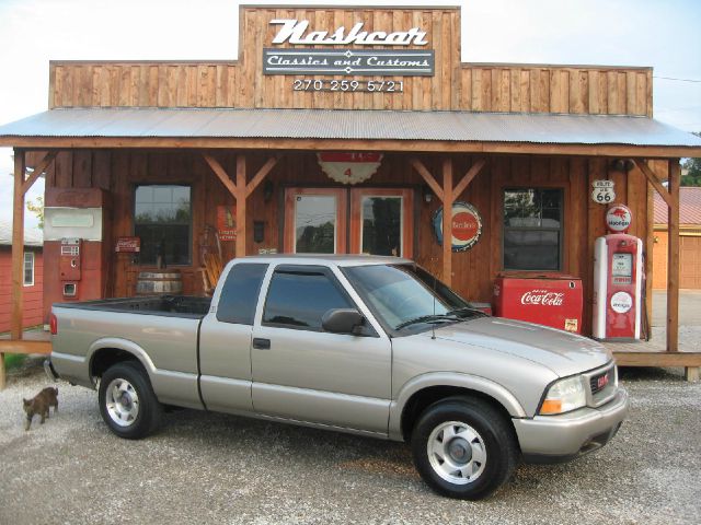 2001 GMC Sonoma 2WD Reg Cab 133 Work Truck