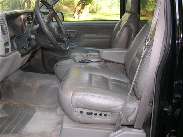 1999 GMC Suburban Unknown