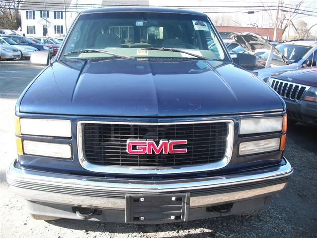 1999 GMC Suburban LS S