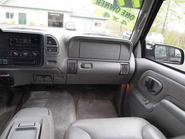 1999 GMC Suburban GLS VERY Clean