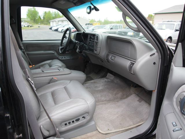 1999 GMC Suburban GLS VERY Clean