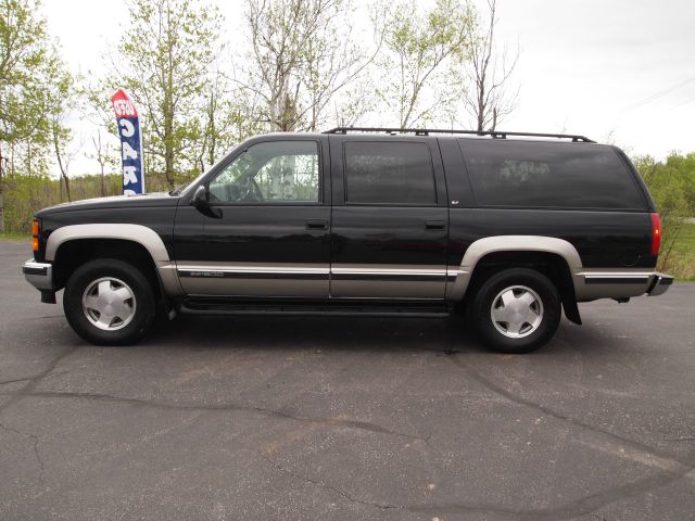 1999 GMC Suburban GLS VERY Clean