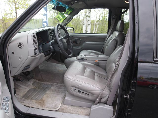 1999 GMC Suburban GLS VERY Clean