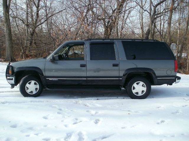 1999 GMC Suburban SLT