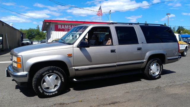 1999 GMC Suburban SLT