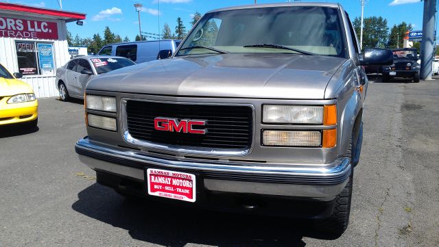 1999 GMC Suburban SLT