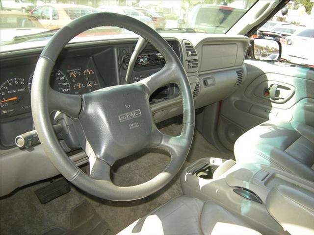 1999 GMC Suburban SLT