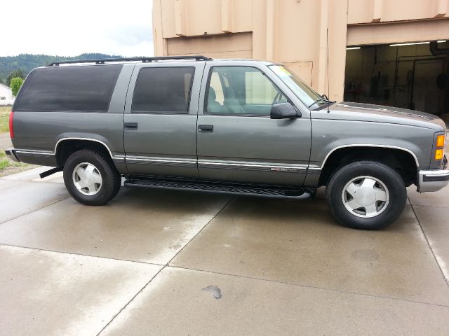 1999 GMC Suburban EX Automatic W/leatherdvd RES