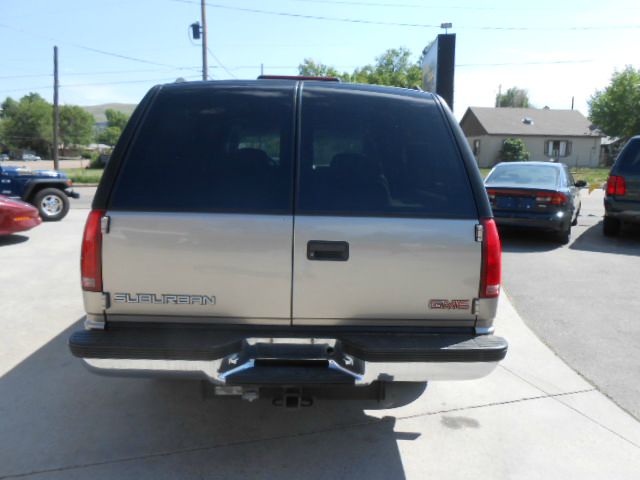 1999 GMC Suburban Wagon SE