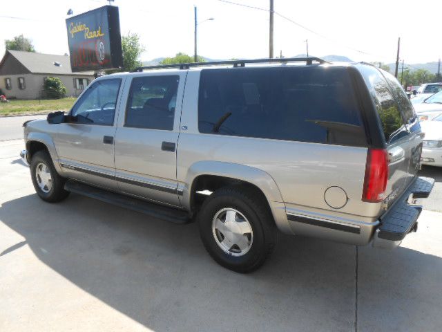 1999 GMC Suburban Wagon SE