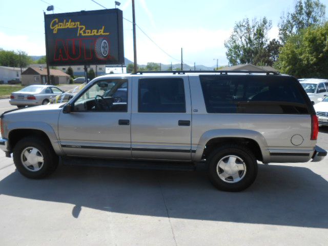 1999 GMC Suburban Wagon SE