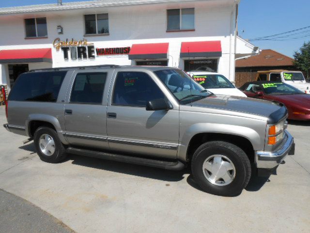 1999 GMC Suburban Wagon SE