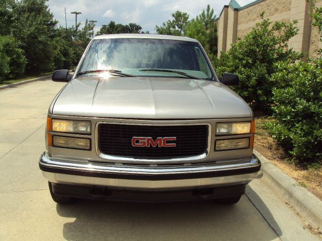 1999 GMC Suburban SLT