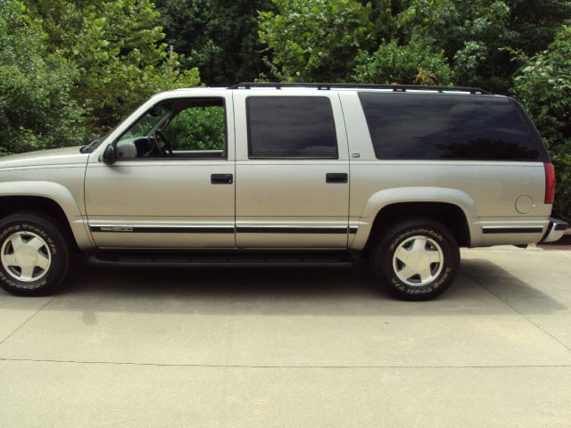 1999 GMC Suburban SLT