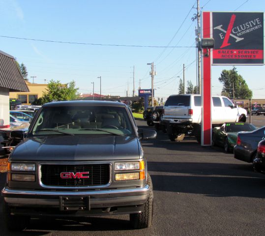 1999 GMC Suburban SLT