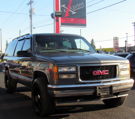 1999 GMC Suburban SLT