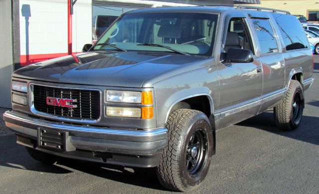 1999 GMC Suburban SLT