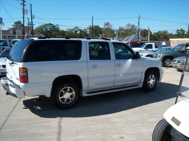 2003 GMC Suburban EX Sedan 4D