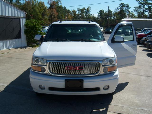 2003 GMC Suburban EX Sedan 4D