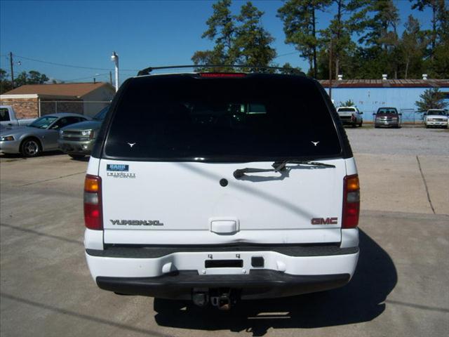 2003 GMC Suburban EX Sedan 4D