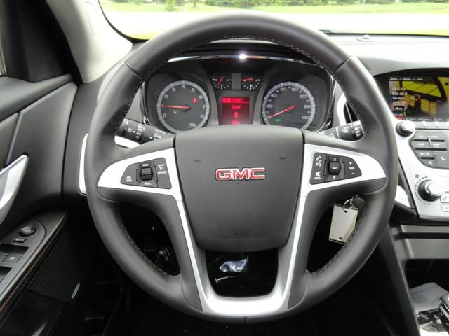 2013 GMC Terrain Nav-tv/dvd-quads-third-sunroof-leather-4wd-6 CD TH