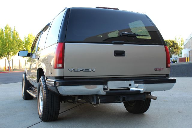 1999 GMC Yukon Wagon SE