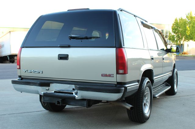 1999 GMC Yukon Wagon SE